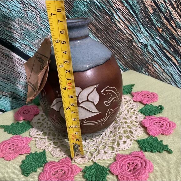 NOS Vintage Pottery Craft Vase Flower Front Beautiful 6.5” 🌿🌸 - Picture 4 of 12